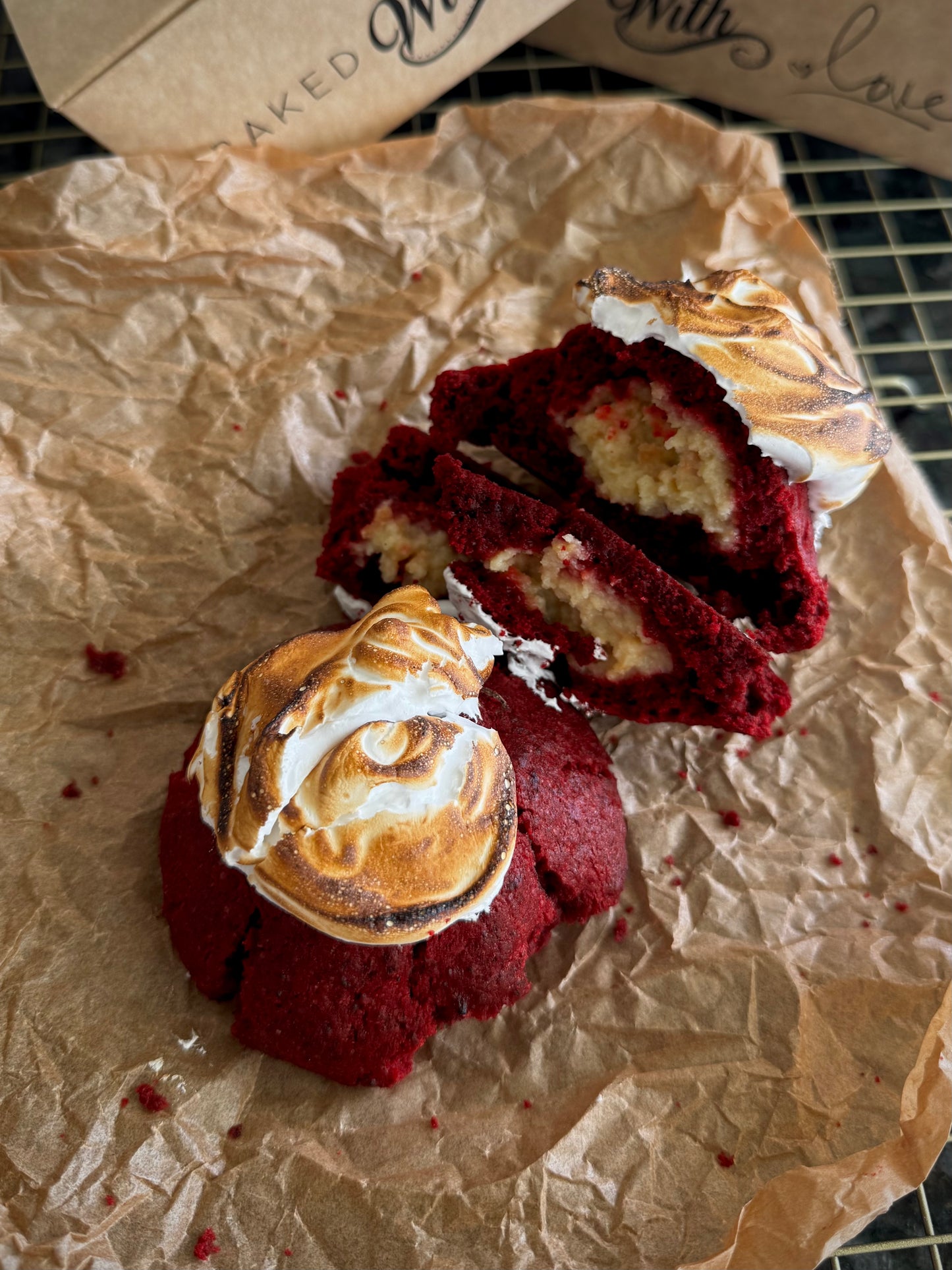 CAJA X 2 GIANT RED VELVET & TRES LECHES COOKIES